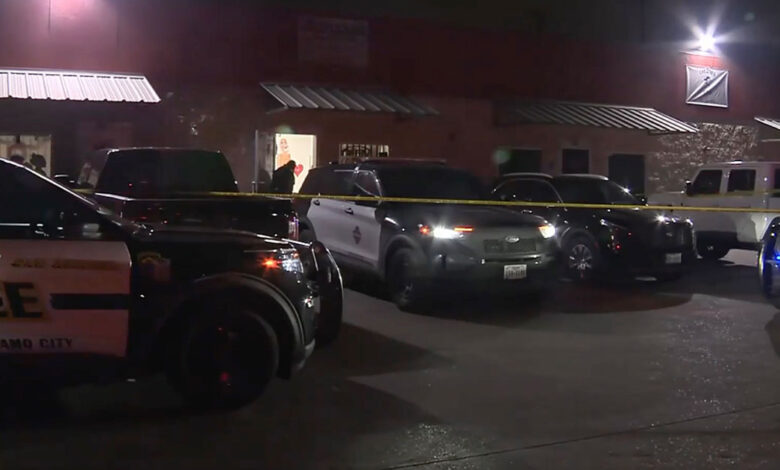 Barbershop Owner Pistol-Whipped, Shoots Armed Robber Who Tried to Restrain Victims with Zip Ties Barbershop Owner Pistol-Whipped, Shoots Armed Robber Who Tried to Restrain Victims with Zip Ties